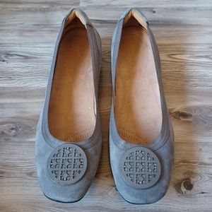 NEW Clarks Artisan Candra Blush Gray Suede Medallion Ballet Flats 10 Wide
